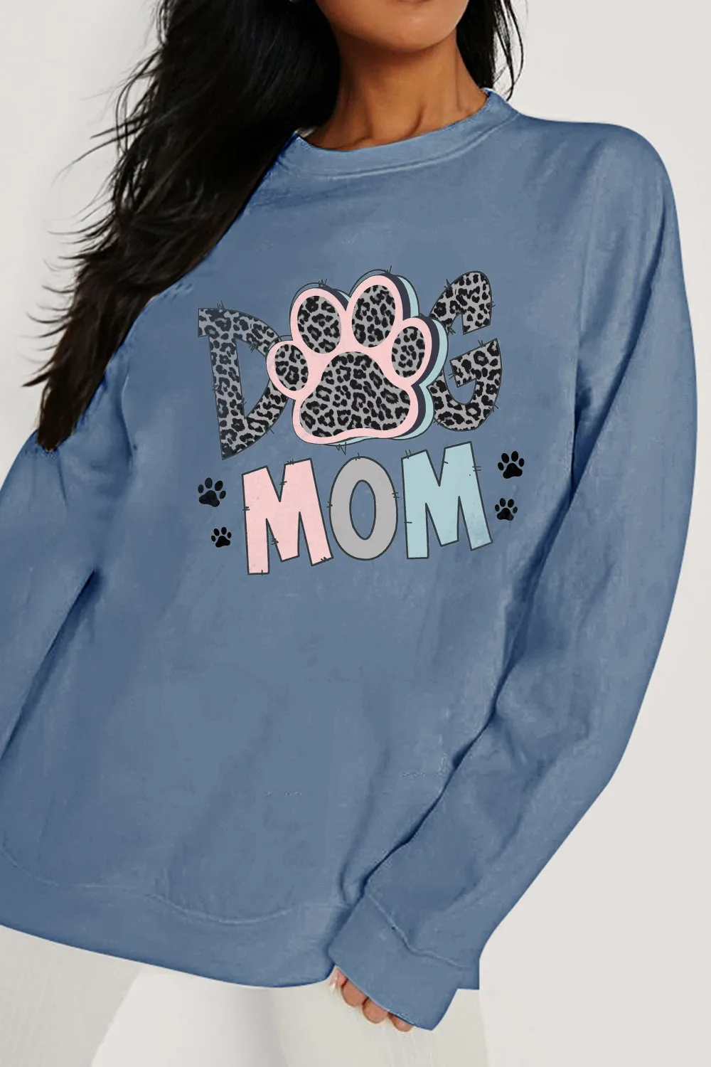 DOG MOM Graphic Sweatshirt